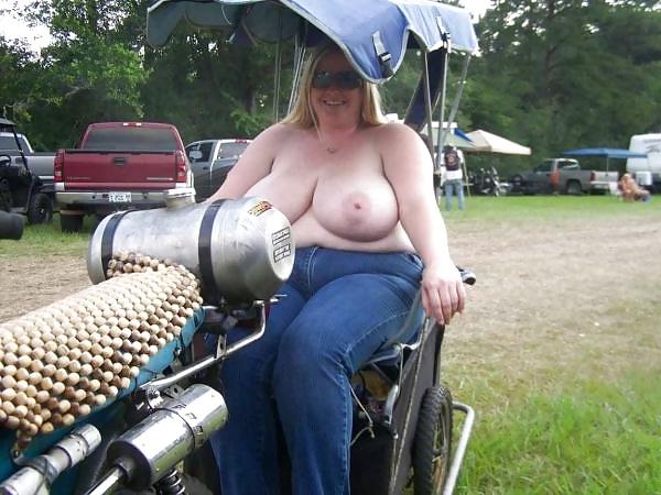 20P Chubby women in denim 1.