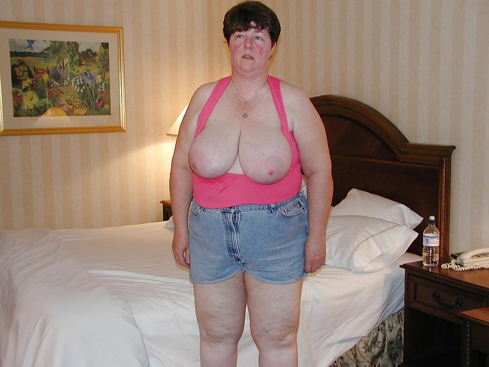 20P Chubby women in denim 1.