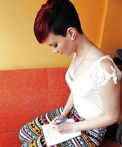 9P Short haired women