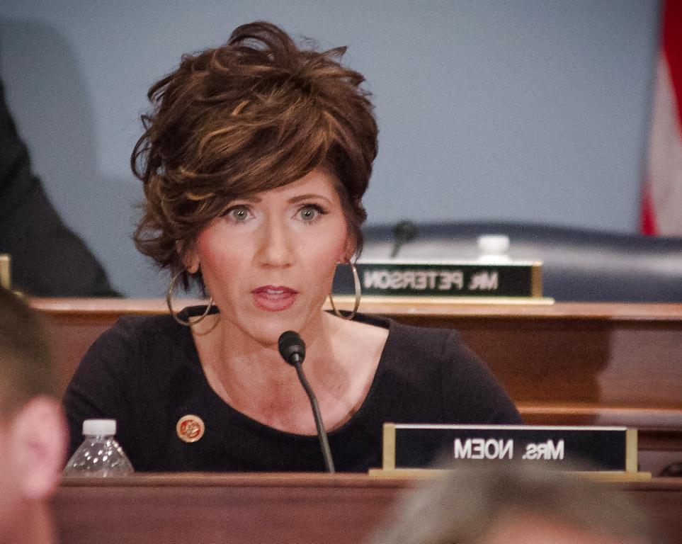 25P I love jerking off to Conservative Kristi Noem