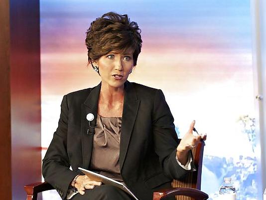 25P I love jerking off to Conservative Kristi Noem