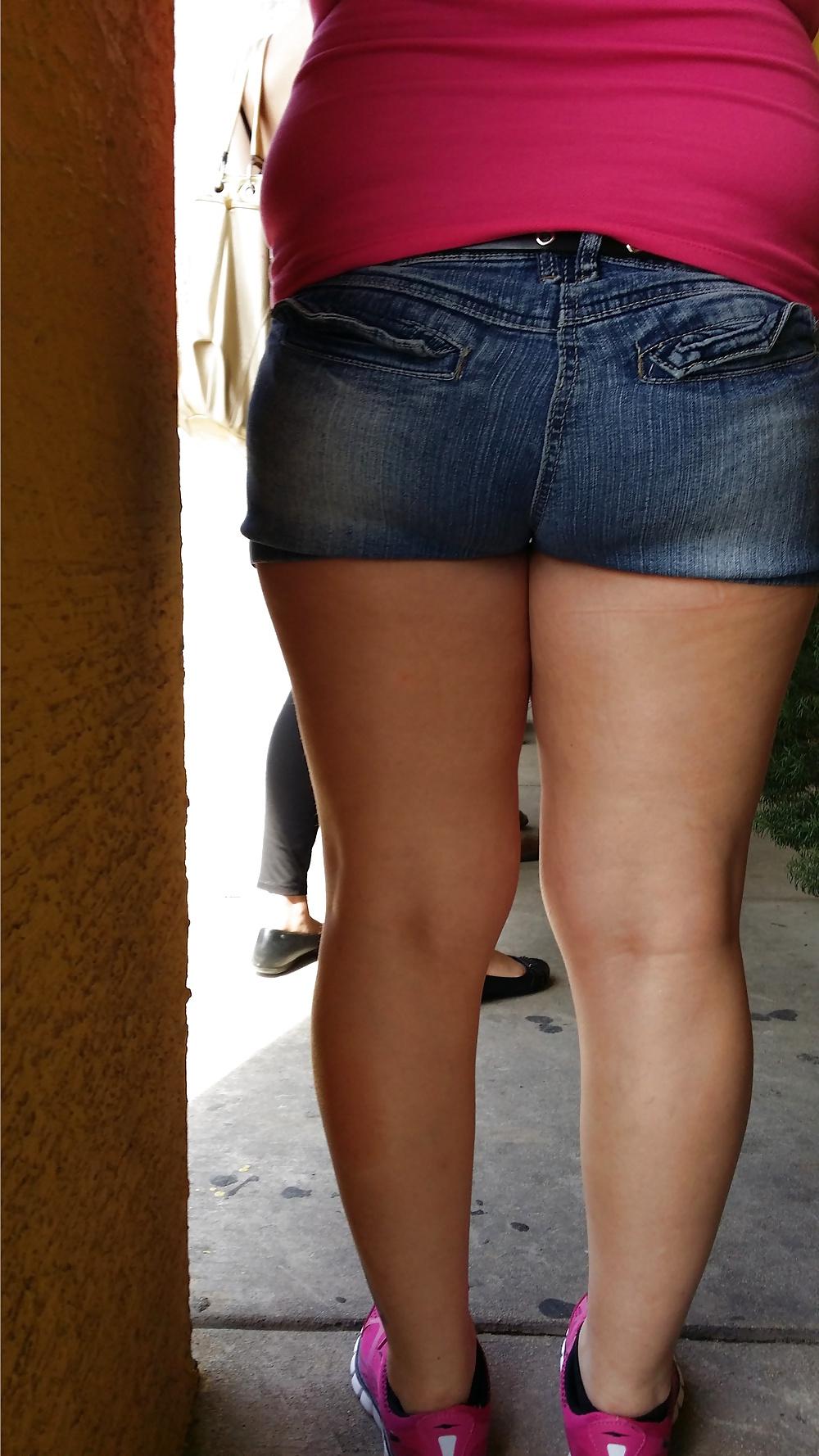 6P Thick white thighs