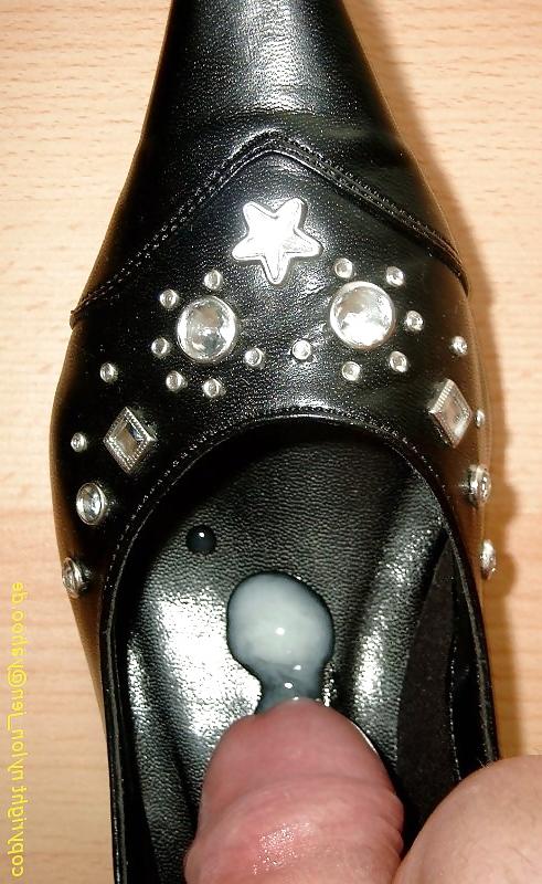 4P Cum jerk wank in neighbours heels