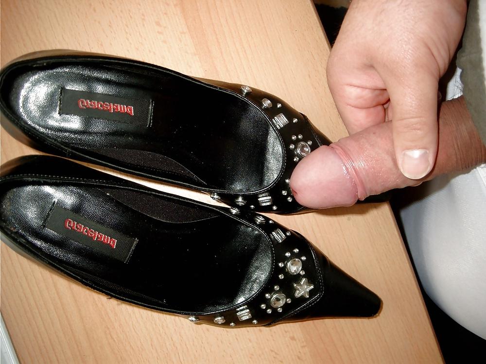 4P Cum jerk wank in neighbours heels