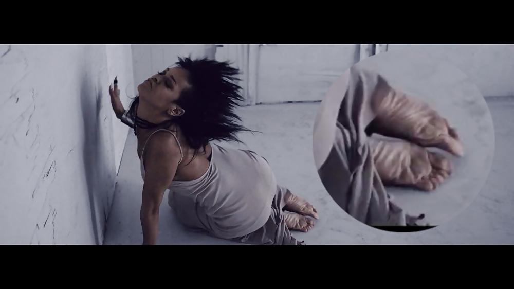 7P Rihanna feet in her music video