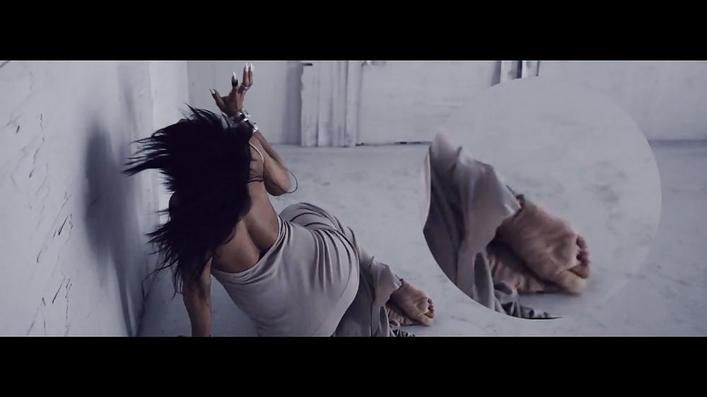 7P Rihanna feet in her music video