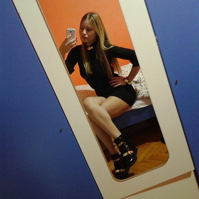 10P Blonde bimbo
