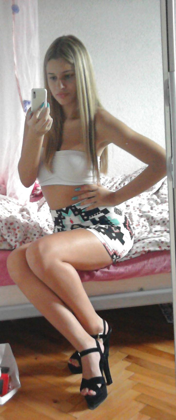 10P Blonde bimbo
