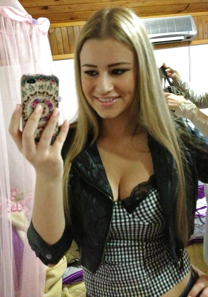10P Blonde bimbo