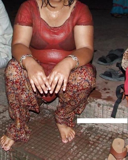 21P Aunty curvy hip