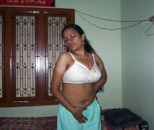 21P Aunty curvy hip
