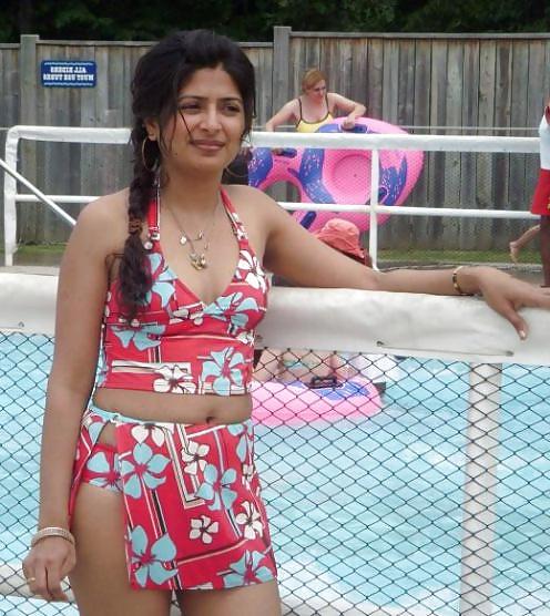 21P Aunty curvy hip