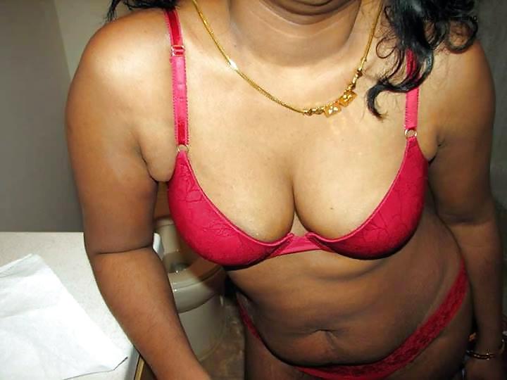 21P Aunty curvy hip