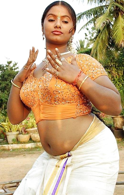 21P Aunty curvy hip