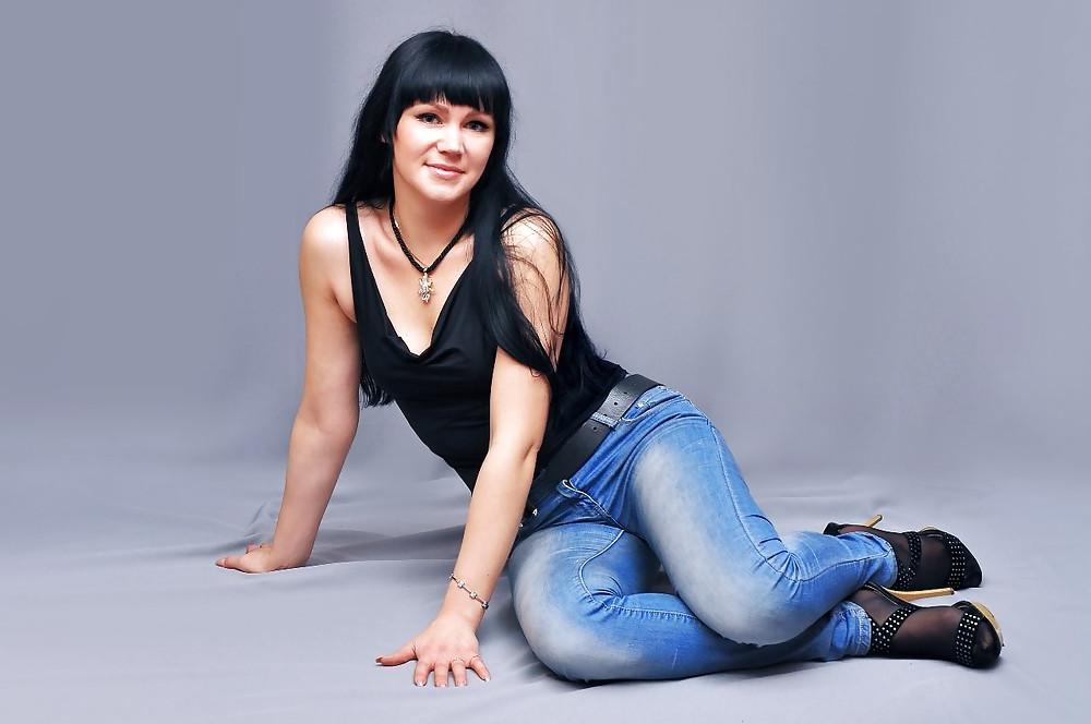 25P Queens in Jeans LLXXXXIV