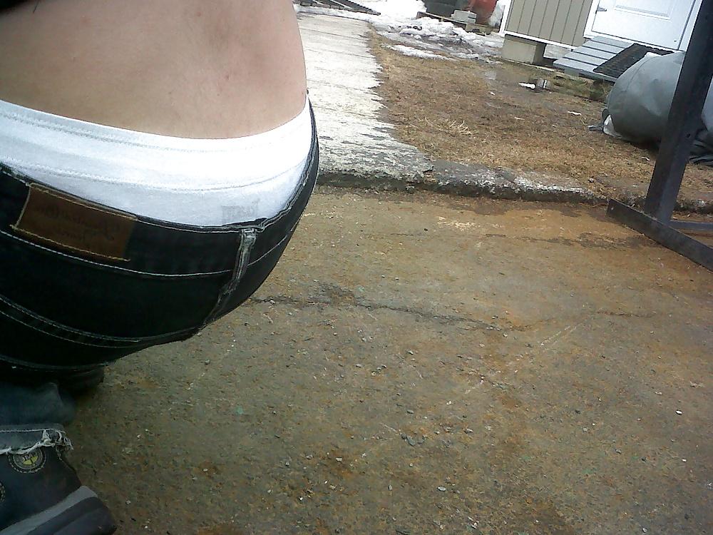 8P Fun oputdoor in latex thong underwear white and tight jeans