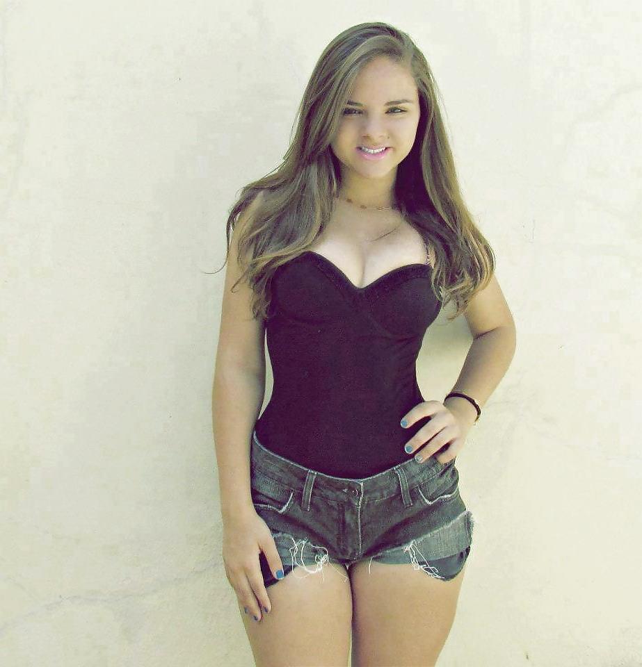 25P Dressed and beautiful brazilian women!