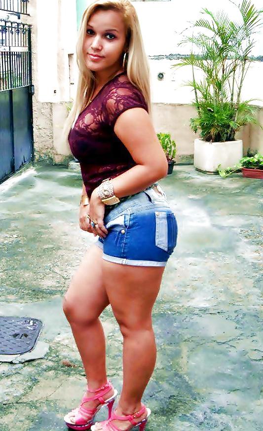 25P Dressed and beautiful brazilian women!