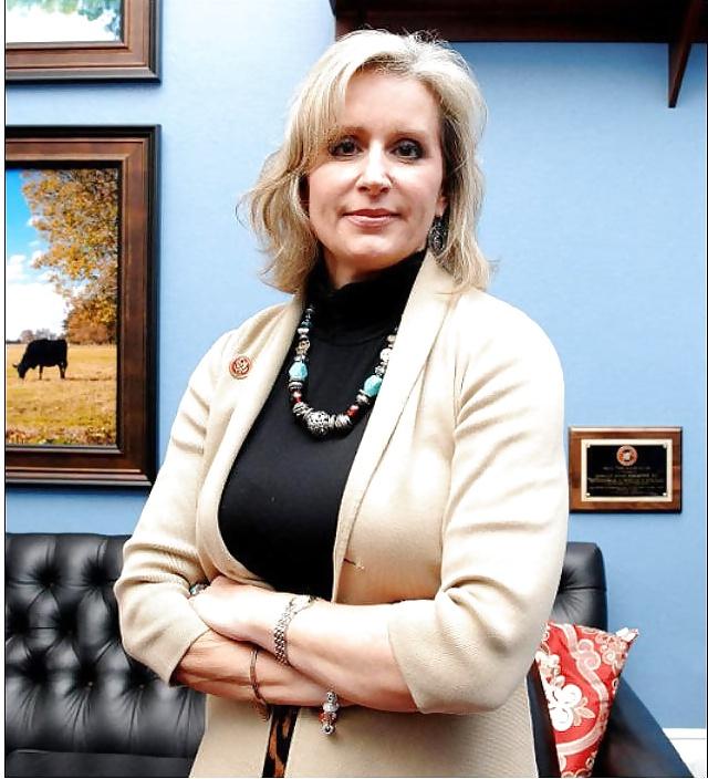 25P Love jerking off to conservative Renee Ellmers
