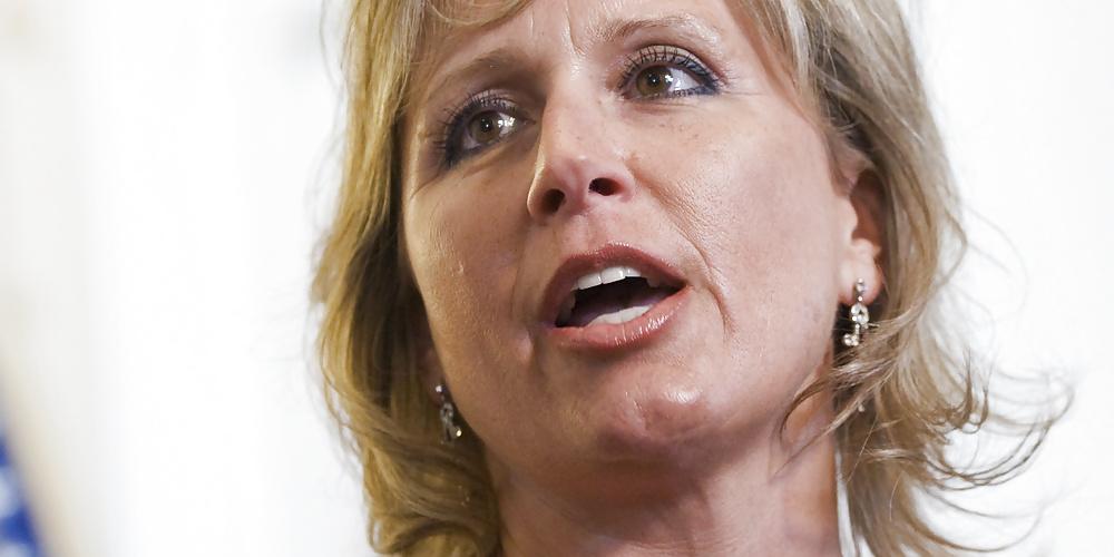 25P Love jerking off to conservative Renee Ellmers