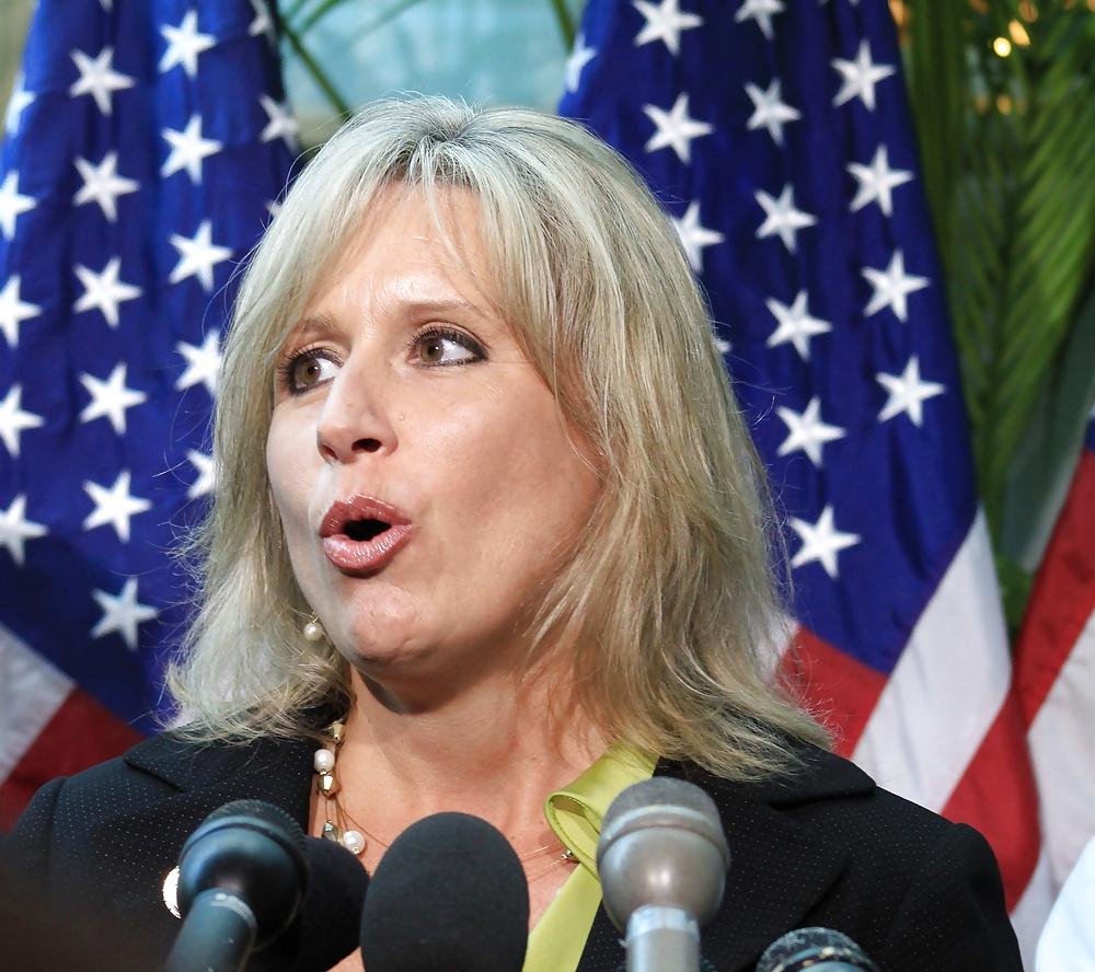 25P Love jerking off to conservative Renee Ellmers