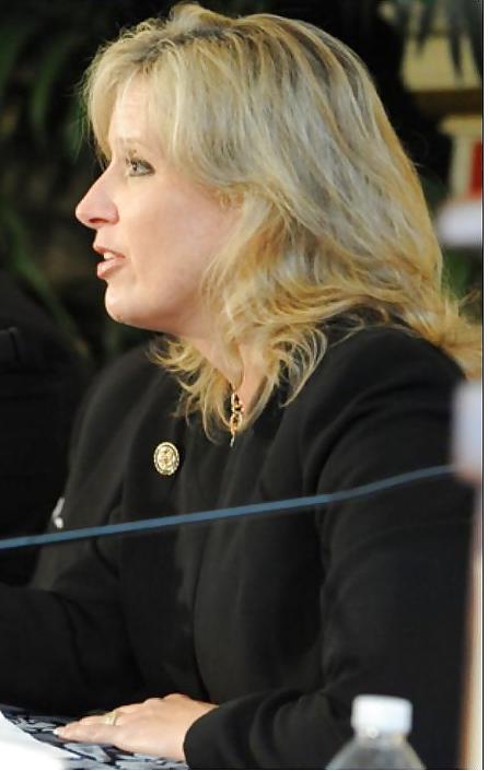 25P Love jerking off to conservative Renee Ellmers