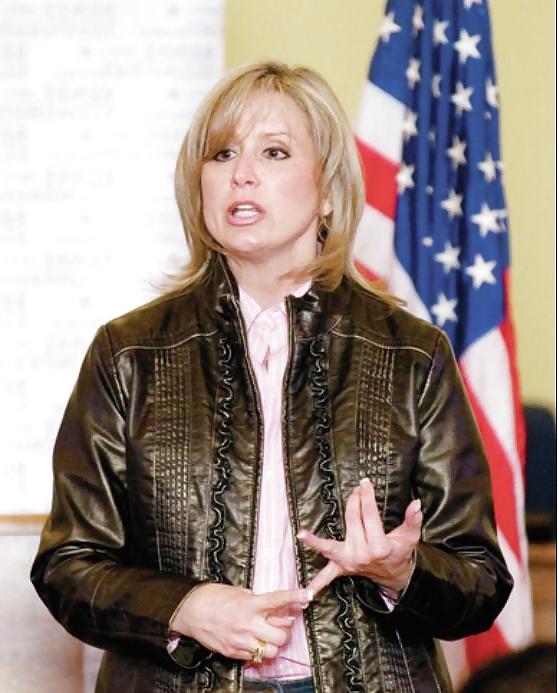 25P Love jerking off to conservative Renee Ellmers