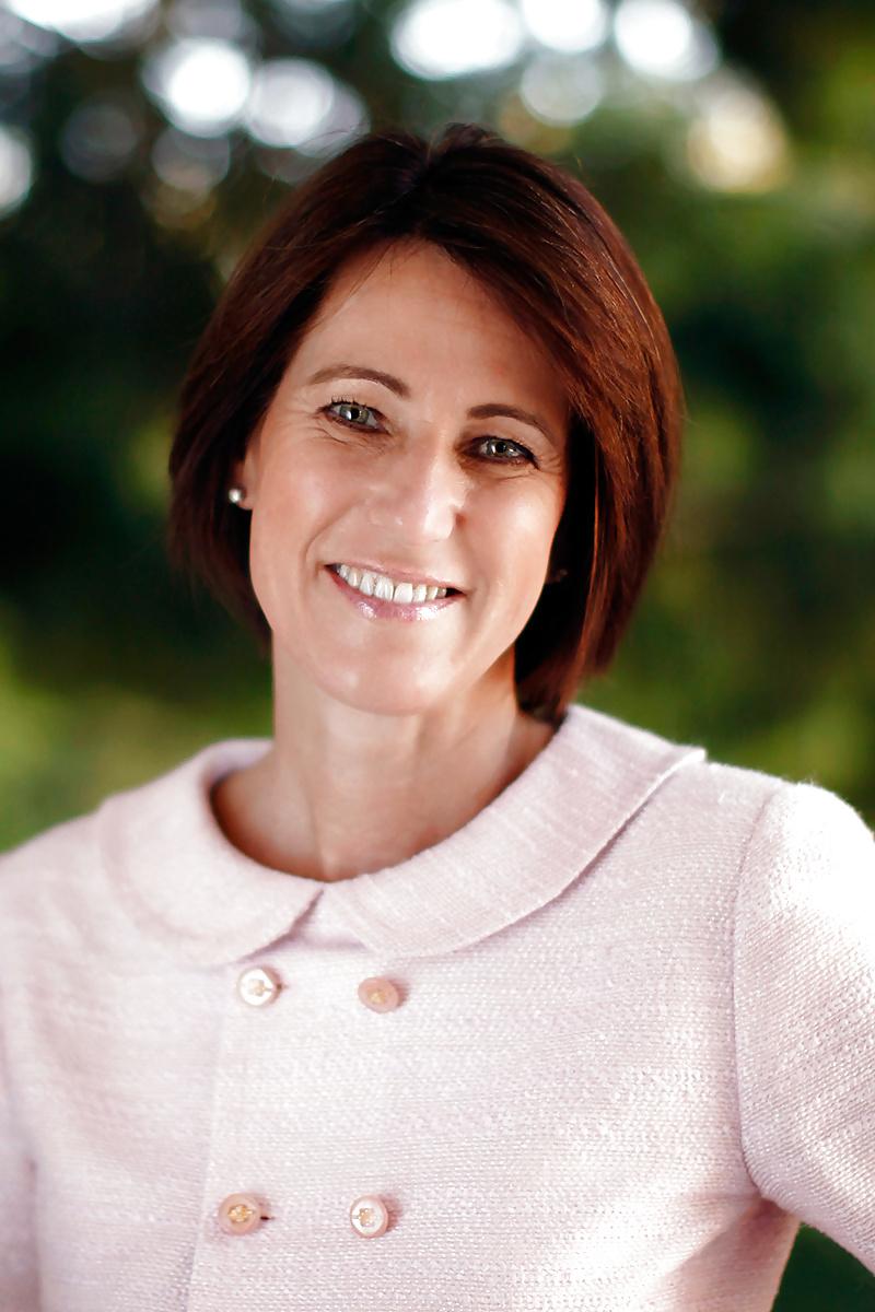 25P Love jerking off to conservative Mimi Walters