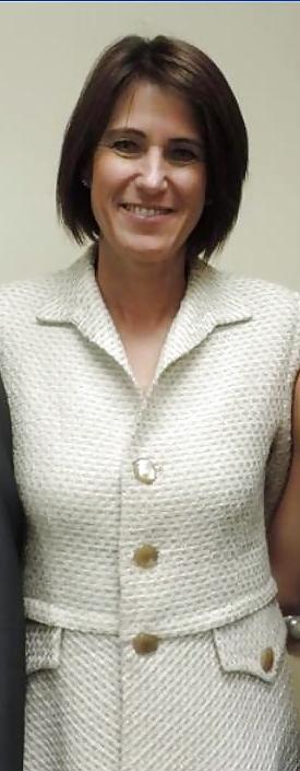 25P Love jerking off to conservative Mimi Walters