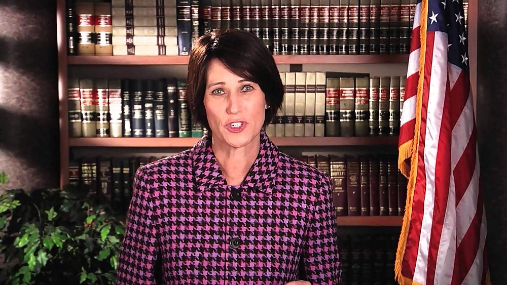 25P Love jerking off to conservative Mimi Walters