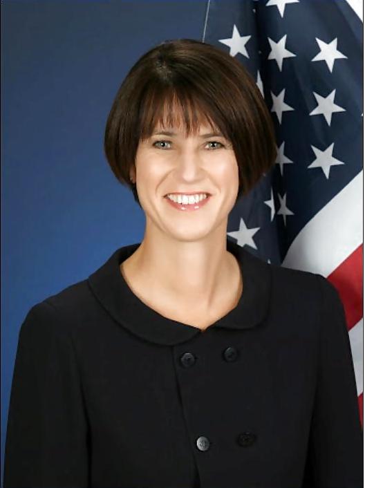 25P Love jerking off to conservative Mimi Walters