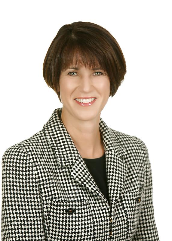 25P Love jerking off to conservative Mimi Walters