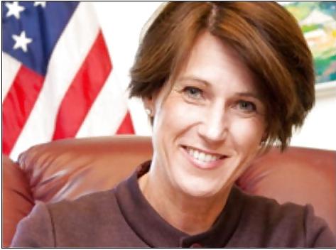 25P Love jerking off to conservative Mimi Walters