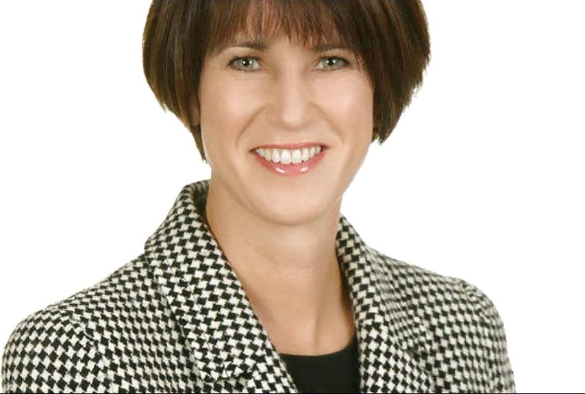 25P Love jerking off to conservative Mimi Walters