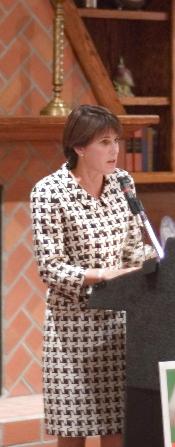 25P Love jerking off to conservative Mimi Walters