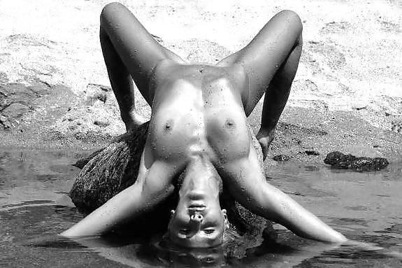 25P Artistic & Erotic bw pics