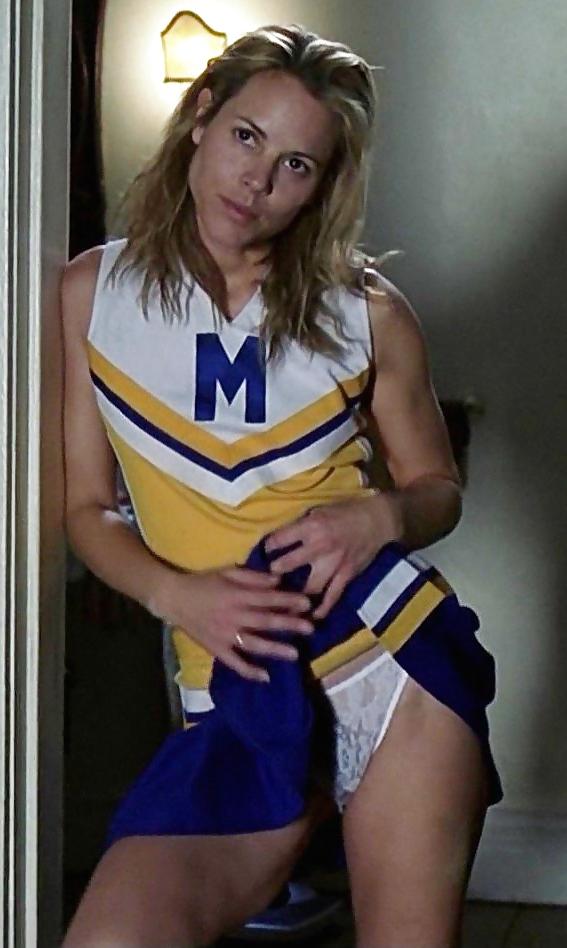 8P Maria Bello Cheerleader