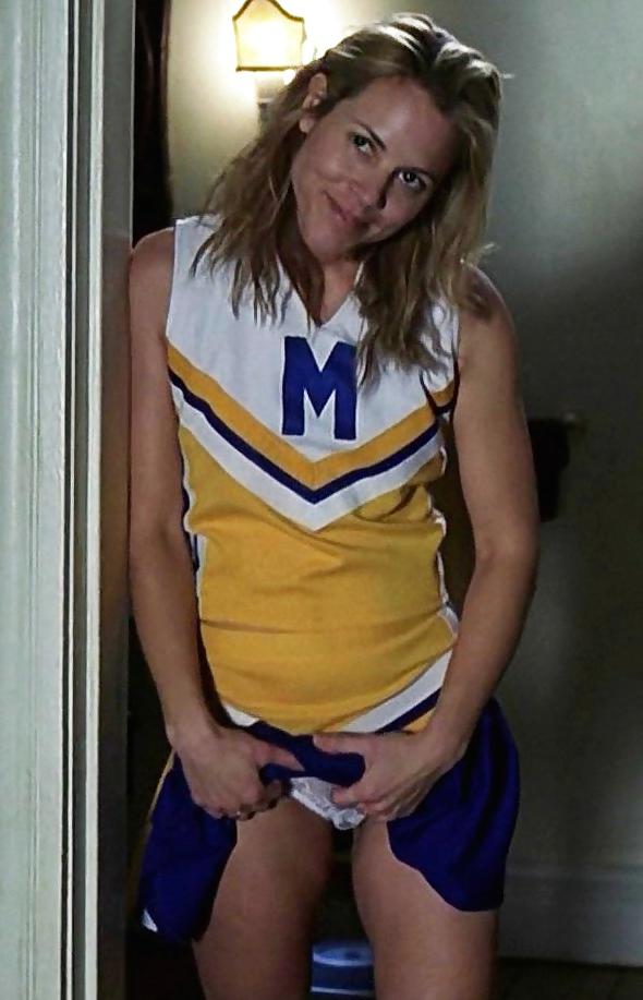 8P Maria Bello Cheerleader