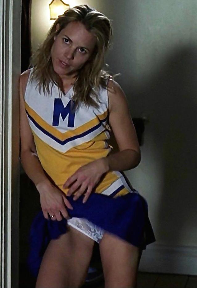 8P Maria Bello Cheerleader