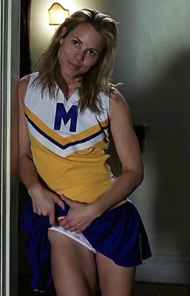 8P Maria Bello Cheerleader