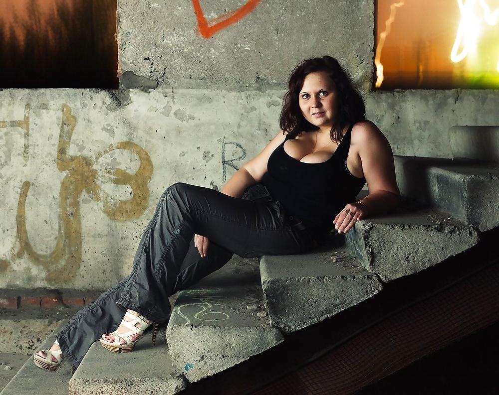 25P Curvy Beauties 74 Clothed Edition