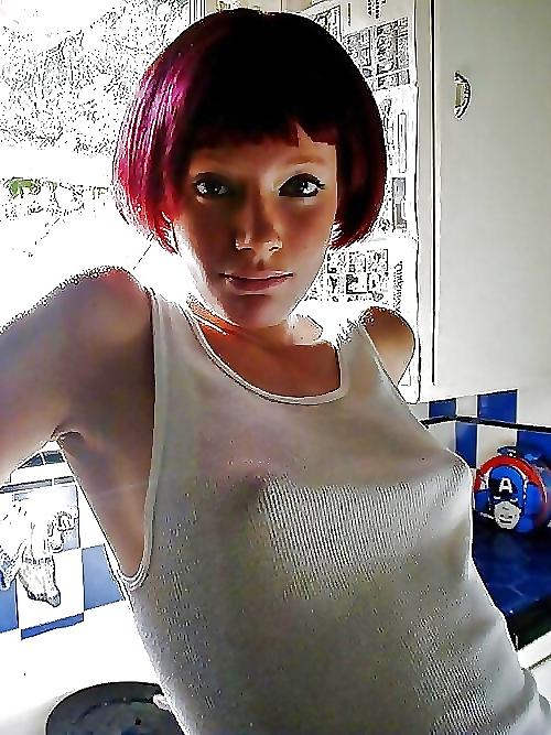 21P Short haired women