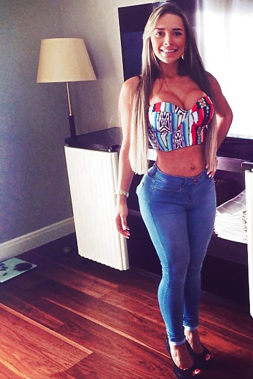 25P Girls in Tight Jeans 1