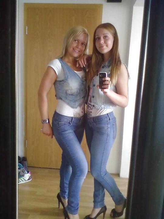 25P Girls in Tight Jeans 1