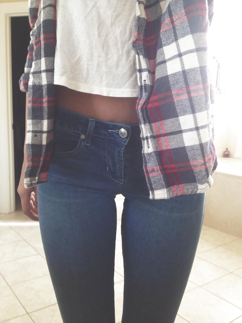 25P Girls in Tight Jeans 1