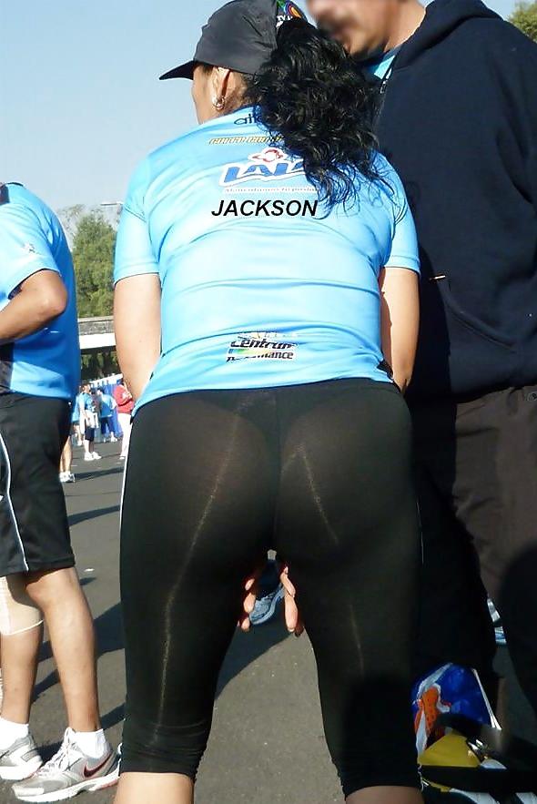 25P Candid ass sexy public