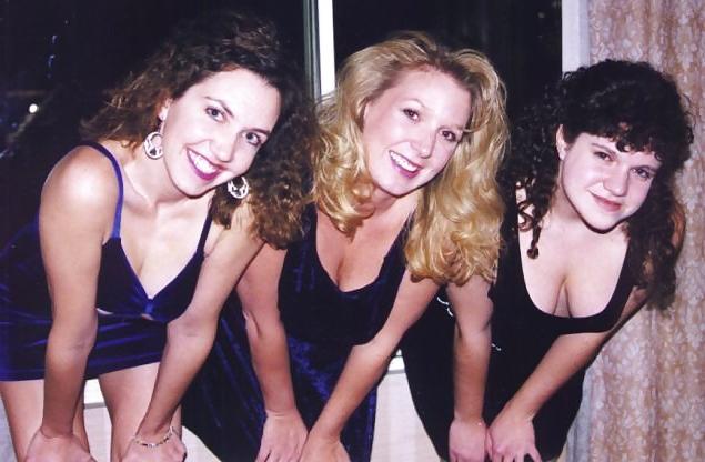 19P Curvy Brunette Jenn Nude with Friends