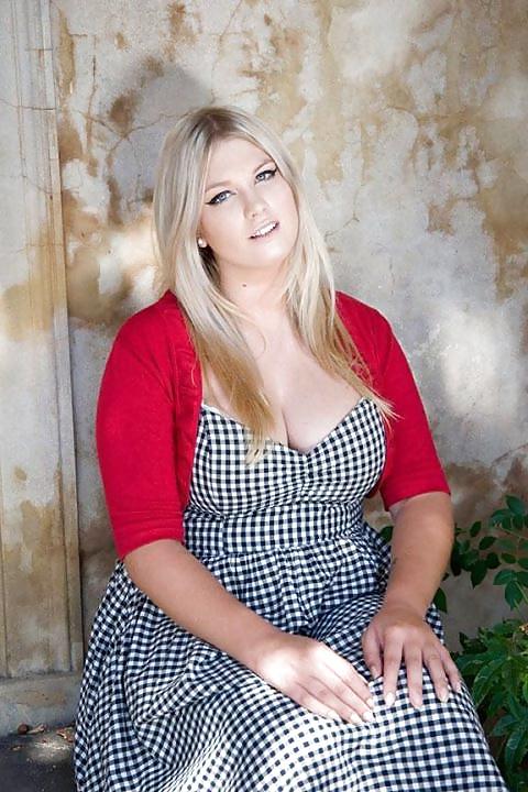 20P Beautiful Curvy Women's With A Naughty Side 4 :)