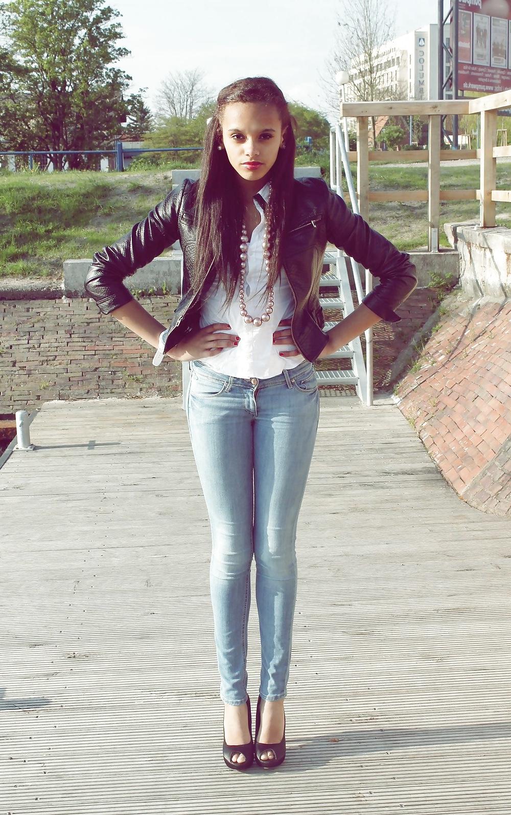 25P Hot Girls in Hot Jeans 2