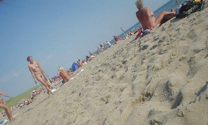 25P I love public nudity